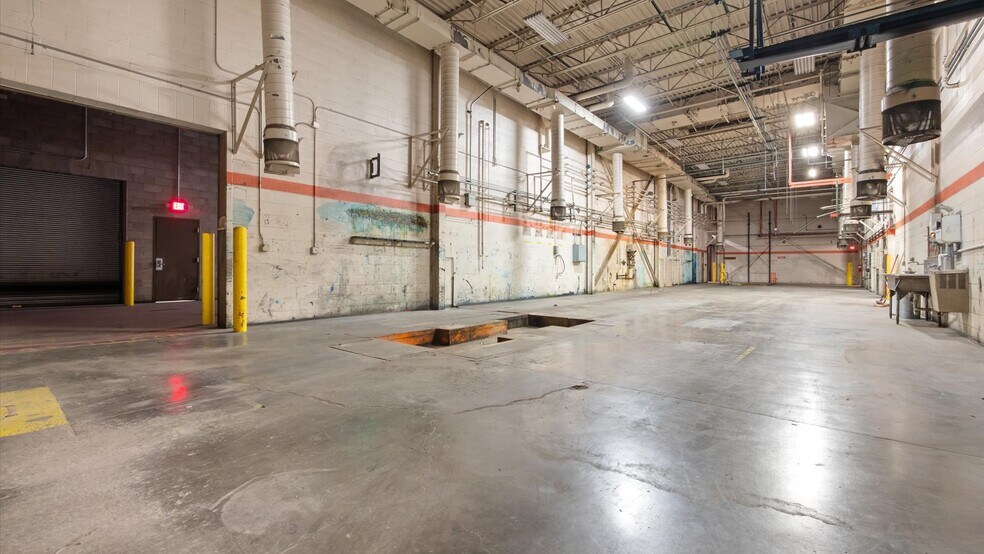 More Photos Of 22 N 1st St, Newark Light Distribution For Lease