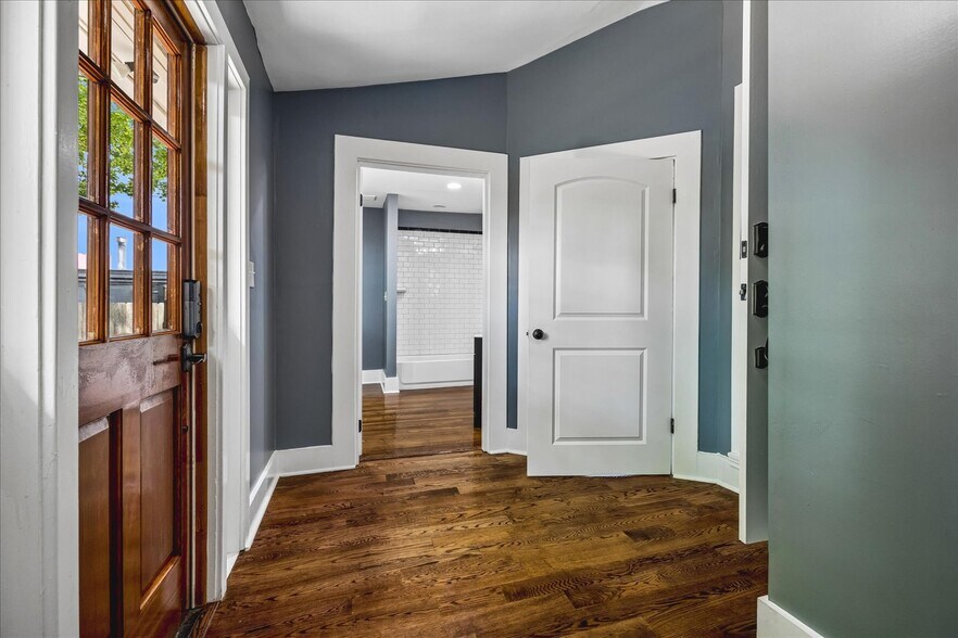 More Photos Of 2151 Monroe Ave, Memphis Office Residential For Sale