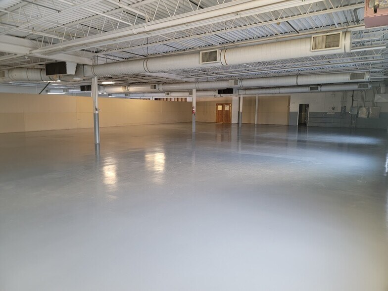 More Photos Of 904 2nd St, Winona Manufacturing For Lease