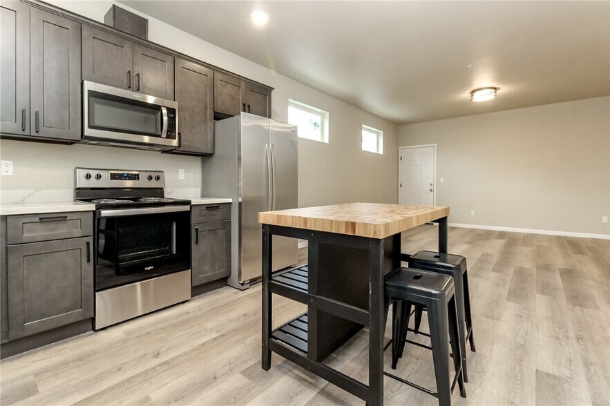 More Photos Of , Tacoma Multifamily For Sale