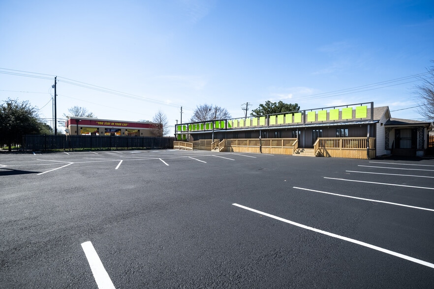 More Photos Of 2534 Walnut Bend Ln, Houston Medical For Sale