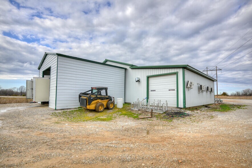More Photos Of 12619 Nettle Dr, Neosho Specialty For Sale