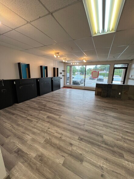 More Photos Of 6160 Rue Rodrigue, Terrebonne General Retail For Lease