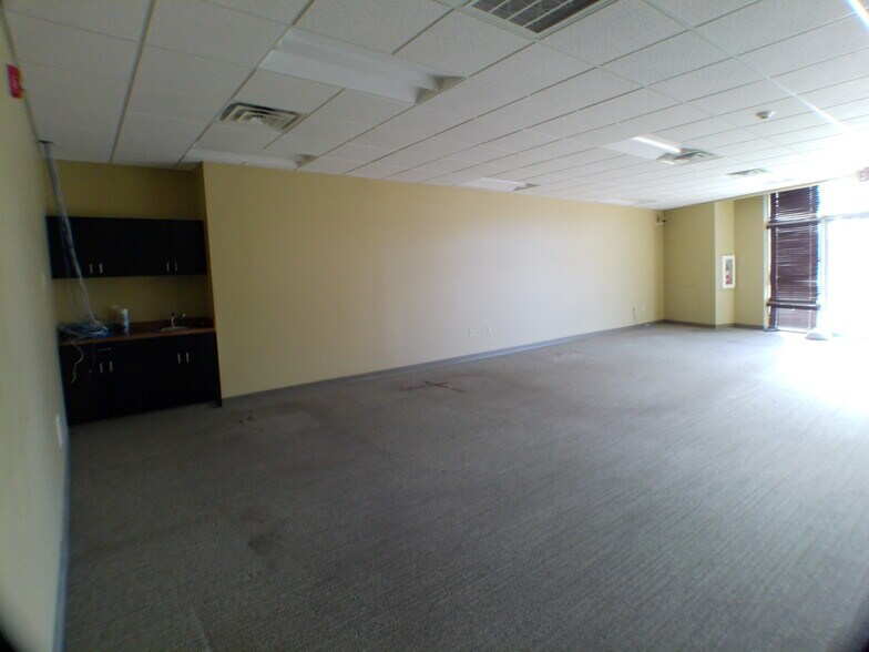 More Photos Of 3887 N Crossover Rd, Fayetteville Office For Lease