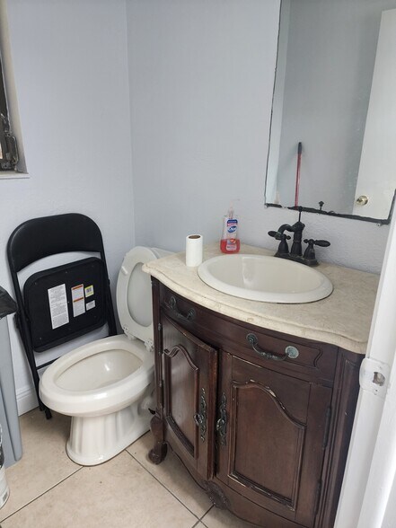 More Photos Of 15271 NW 60th Ave, Miami Lakes Loft Creative Space For Lease