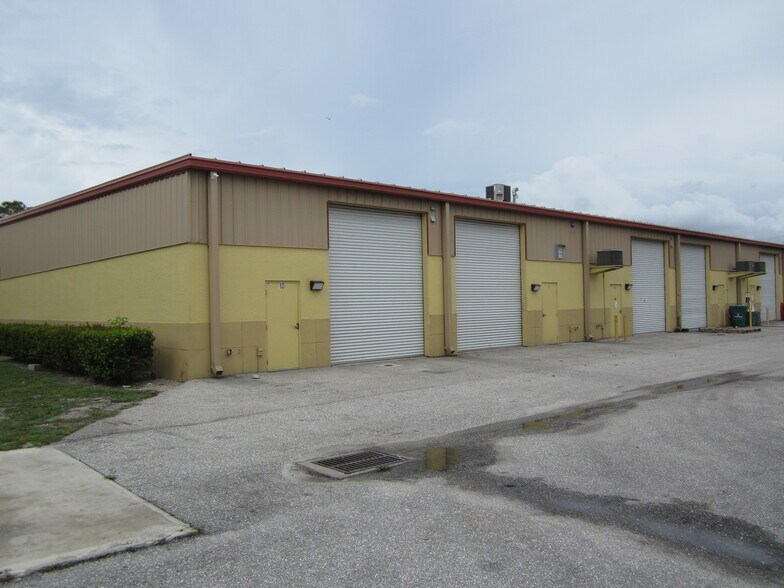 More Photos Of 5011 Luckett Rd, Fort Myers Light Distribution For Lease