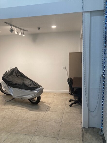 More Photos Of 4848 Colt St, Ventura Manufacturing For Sale