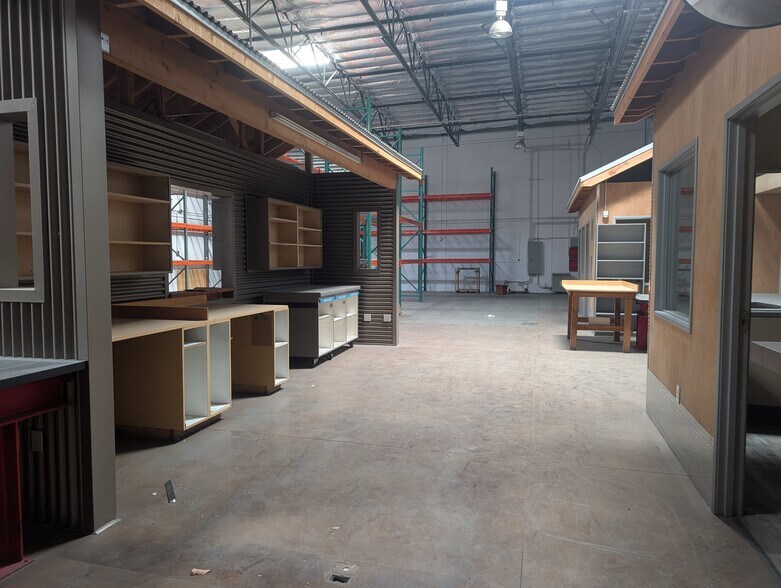 More Photos Of 7107-7139 Telegraph Rd, Montebello Warehouse For Sale