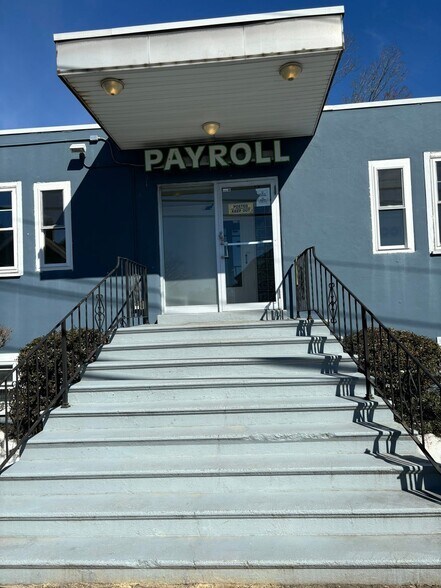 More Photos Of 17 Water St, Milford Office For Lease