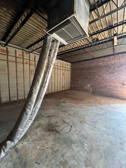 More Photos Of 501 Plaza Dr, Enterprise Storefront Retail Office For Sale