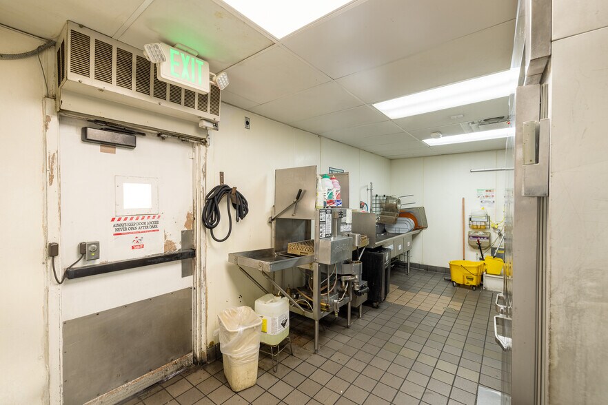 More Photos Of 12203-12207 Hawthorne Blvd, Hawthorne Storefront For Sale