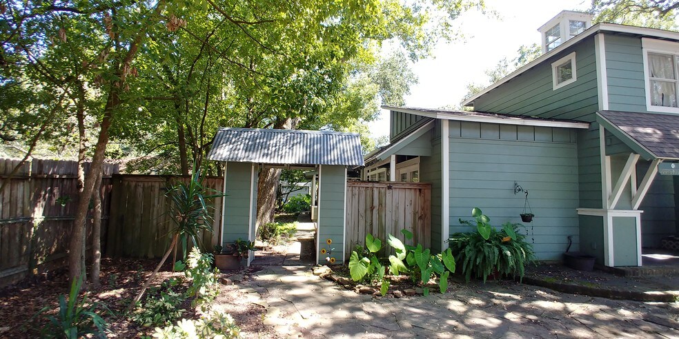 More Photos Of 713 2nd St, League City Office Residential For Lease