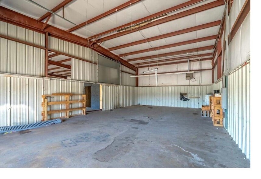 More Photos Of 224 Liberty Suite D st, Pilot Point General Retail For Lease