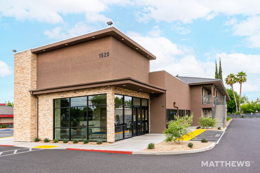 Primary Photo Of 1525 McHenry Ave, Modesto Hotel For Sale