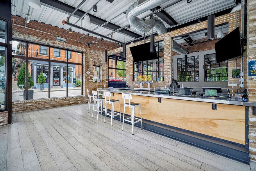 More Photos Of 331 E 13th St, Cincinnati Restaurant For Lease