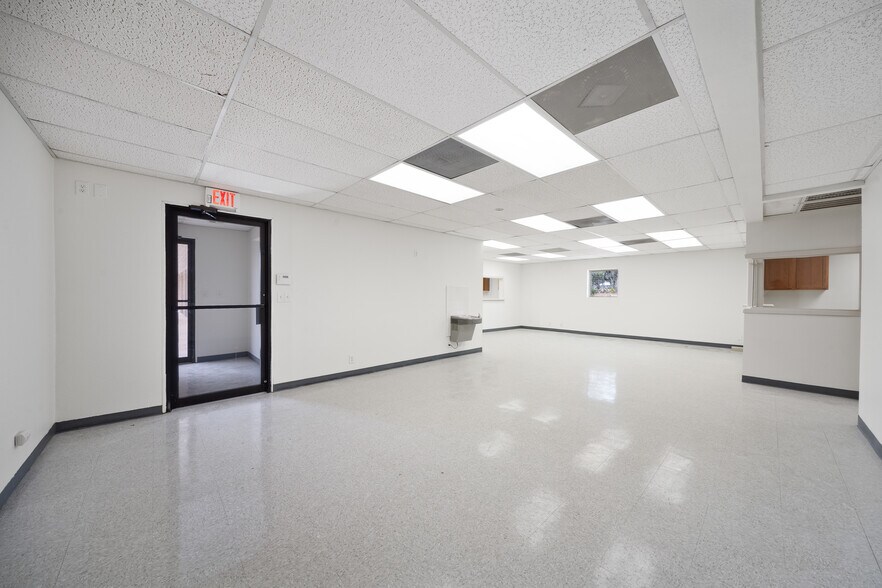 More Photos Of 19575 K St, Somerset Medical For Sale