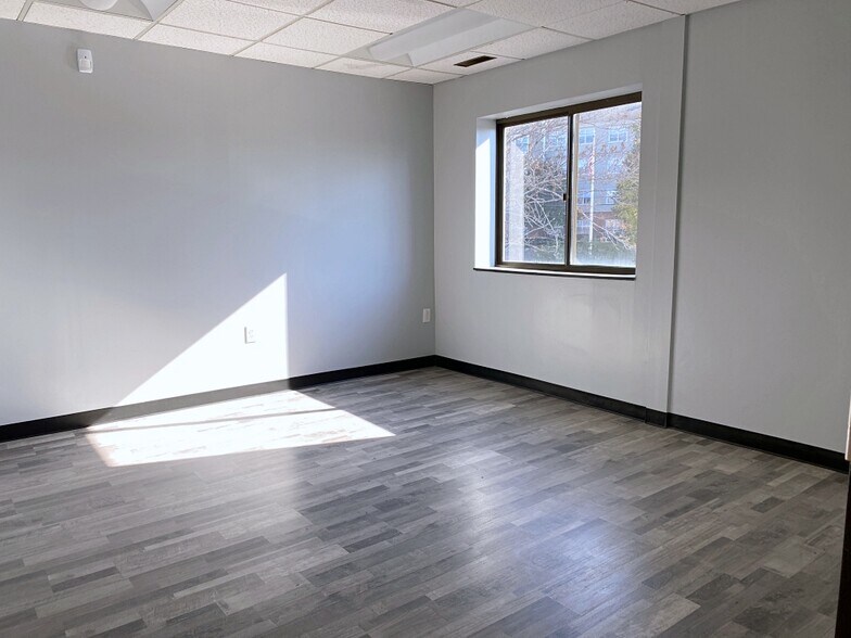 More Photos Of 329-331 Washington St, Woburn Medical For Lease