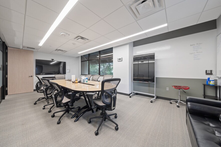 More Photos Of 7620 Guadalupe St, Austin Office For Lease