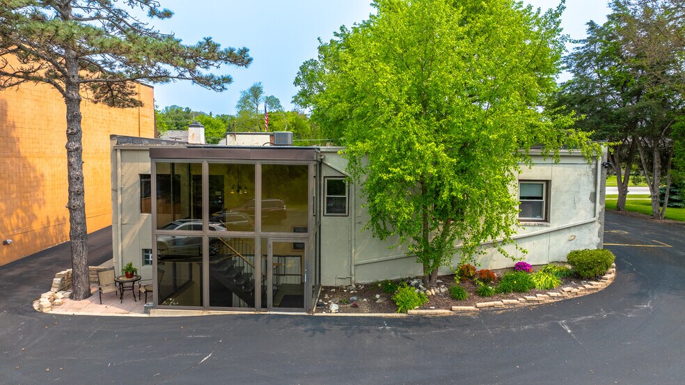 More Photos Of 1535 E Racine Ave, Waukesha Loft Creative Space For Sale