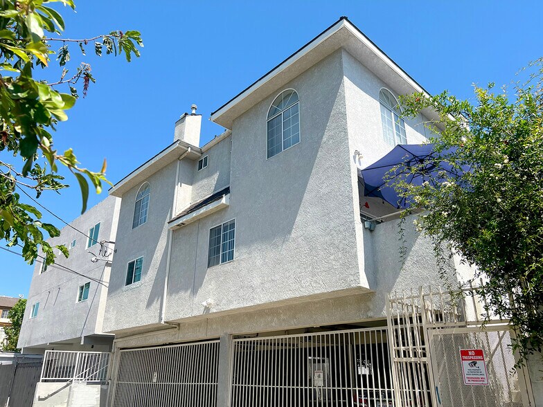 More Photos Of 6501 Woodley Ave, Lake Balboa Apartments For Sale
