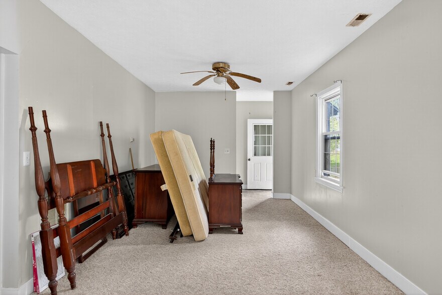 More Photos Of 2870 King William Ave, West Point Flex For Sale
