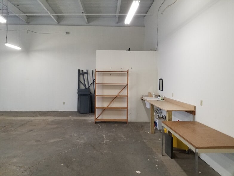 More Photos Of 635 New Park Ave, West Hartford Warehouse For Lease