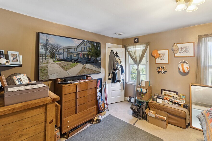 More Photos Of 28080 Waltz Rd, New Boston Restaurant For Sale