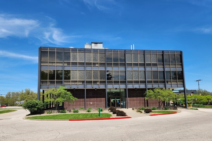 More Photos Of 2770 W Market St, Fairlawn Office For Lease