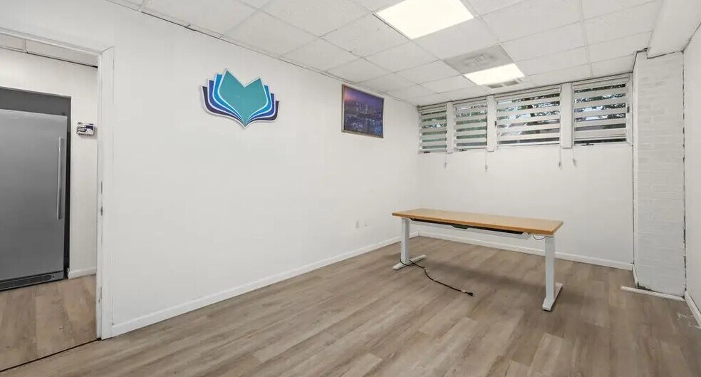 More Photos Of 4200 Daniels Ave, Annandale Office For Sale