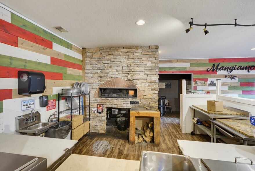 More Photos Of 158 Museum Dr, Hill City Restaurant For Sale