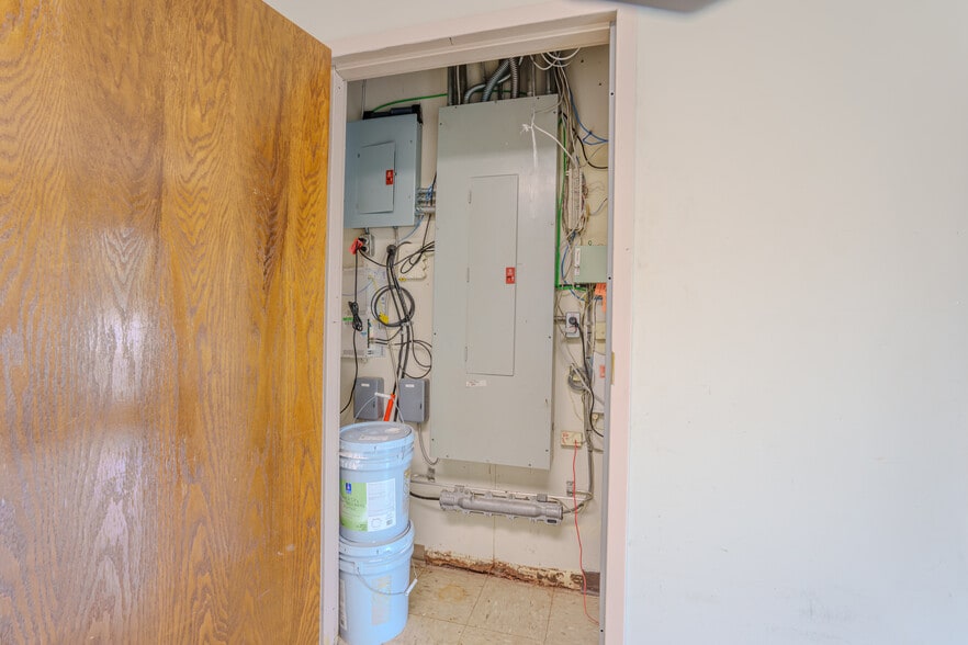 More Photos Of 208 Marengo St, Florence Healthcare For Lease