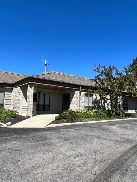 More Photos Of 2041-2067 Stringtown Rd, Grove City Medical For Lease