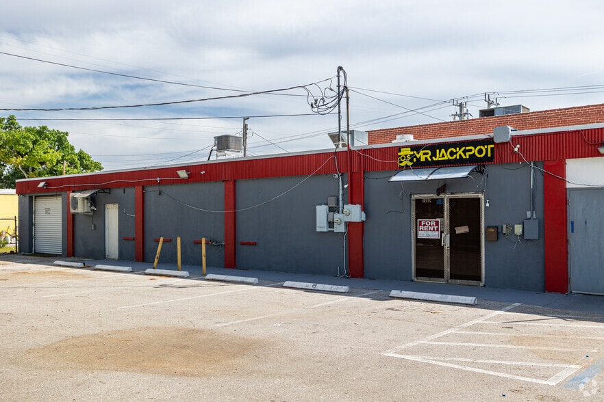 More Photos Of 2467-2469 Edison Ave, Fort Myers General Retail For Sale