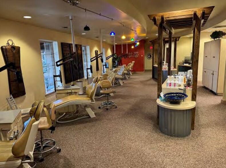 More Photos Of 200 W Wilshire Blvd, Roswell Medical For Sale