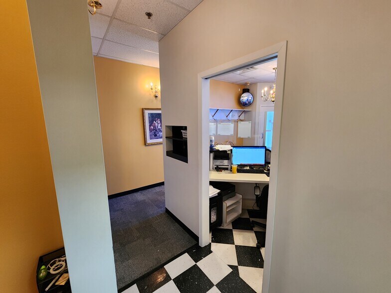 More Photos Of 135 Av 25e, St-Eustache Storefront For Lease