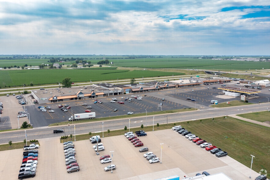 More Photos Of 1925-2141 S Main St, Morton Unknown For Lease