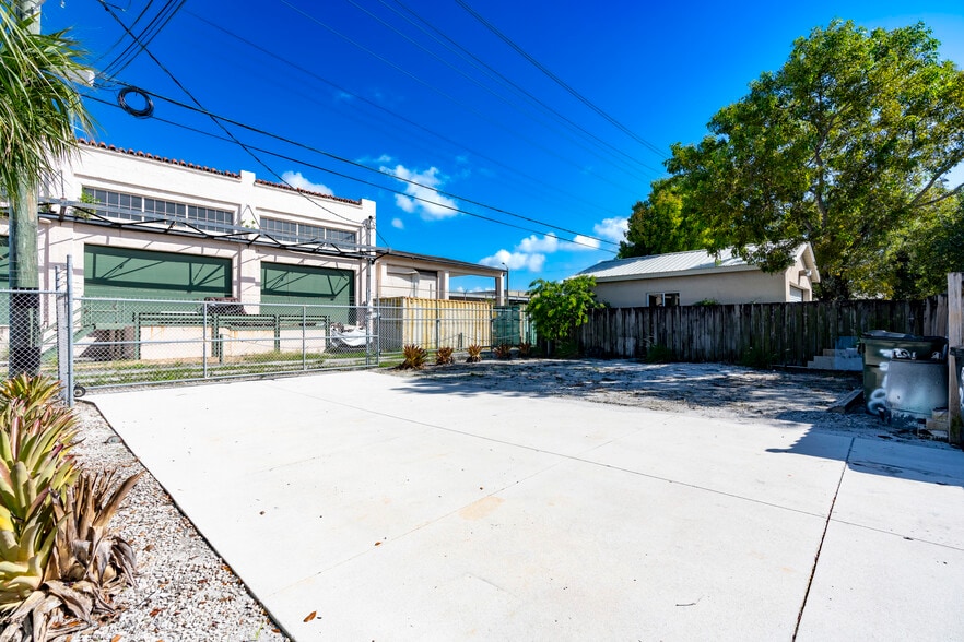 More Photos Of 218 S F St, Lake Worth Warehouse For Sale