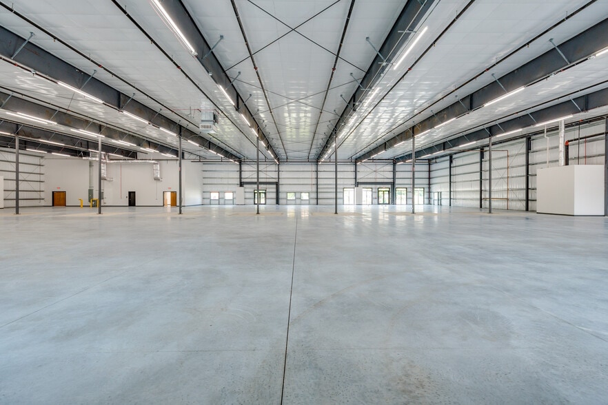 More Photos Of 1530 Kendrick Ln, Lakeland Warehouse For Lease