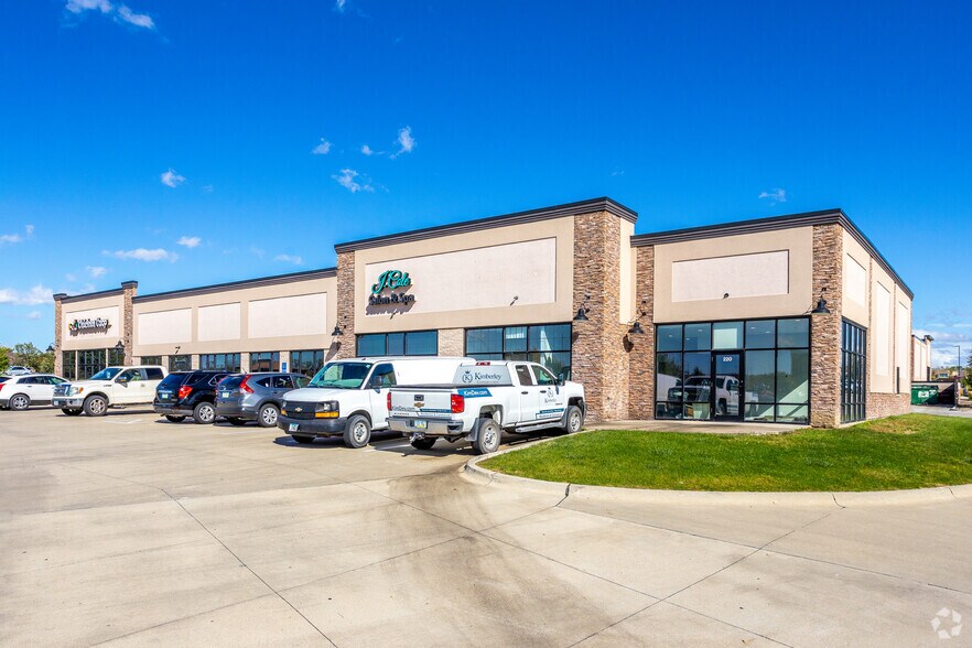 More Photos Of 1325 SW Oralabor Rd, Ankeny General Retail For Sale