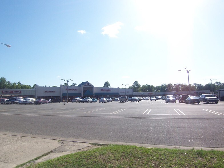 More Photos Of 711 W Base St, Madison Freestanding For Lease