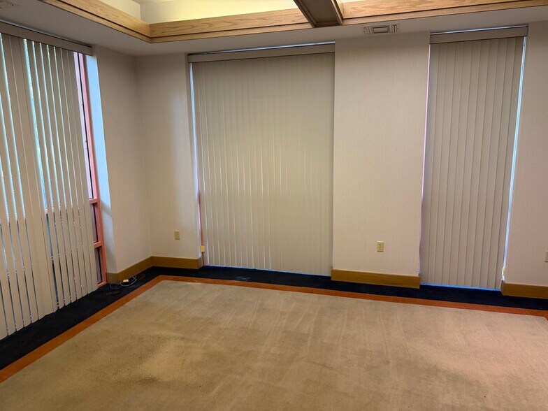 More Photos Of 2700 NW 43rd St, Gainesville Office For Lease
