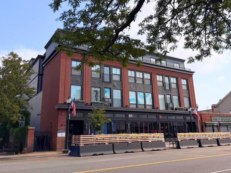 Primary Photo Of 654 E Broadway, South Boston Apartments For Lease