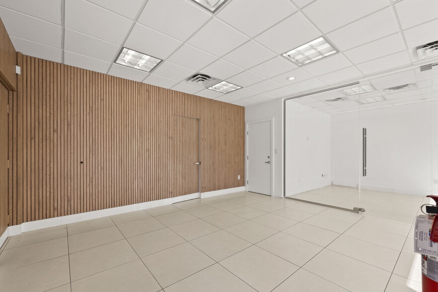 More Photos Of 335 Ne 61st St, Miami Flex For Lease