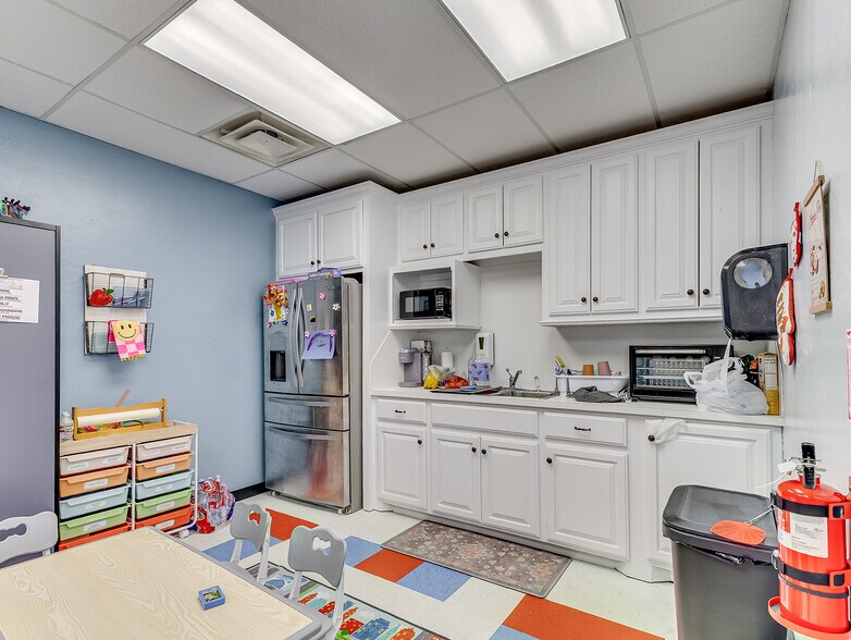 More Photos Of 17311 NE 23rd St, Choctaw Office For Sale