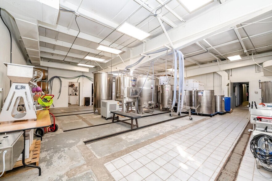 More Photos Of 641 S Crystal Ave, Benton Harbor Winery Vineyard For Sale