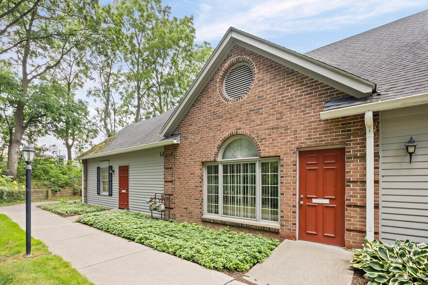 More Photos Of 61E Monroe Ave, Pittsford Medical For Sale
