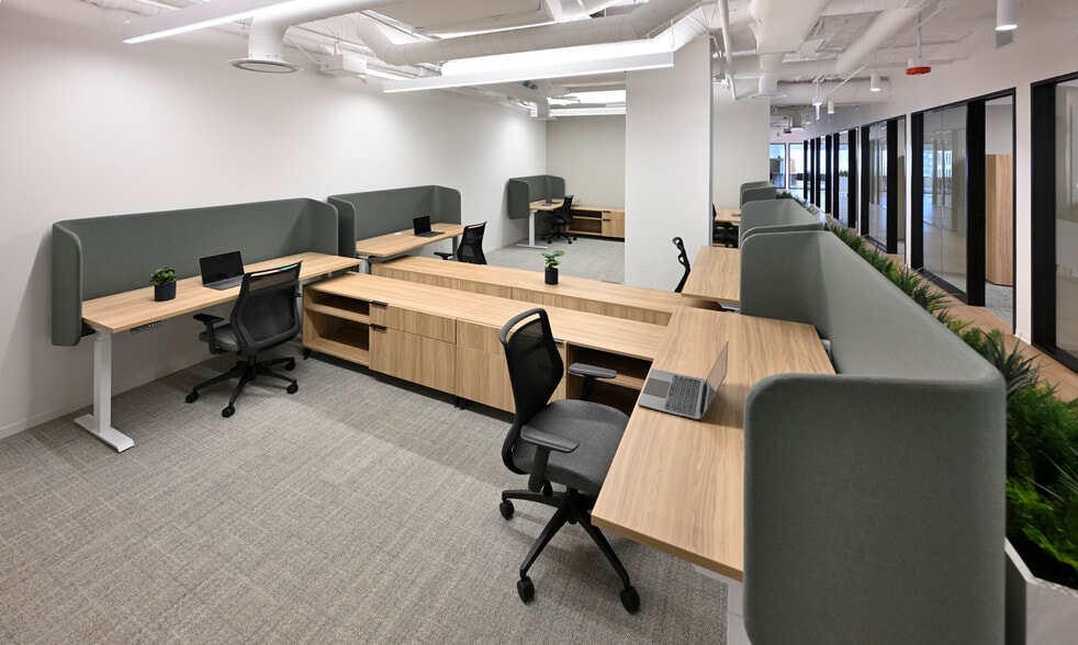 More Photos Of 200 S Wacker Dr, Chicago Office For Lease