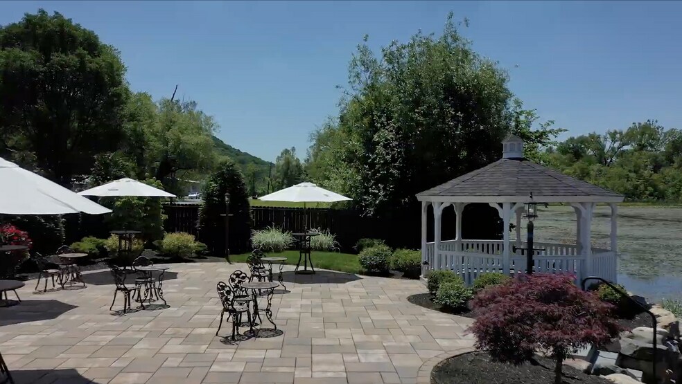 More Photos Of 11 Lakeside Dr E, Belvidere Restaurant For Sale