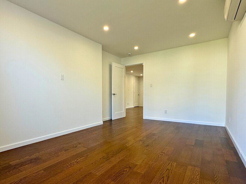 More Photos Of 189 Saint Marys Ave, Staten Island Apartments For Sale