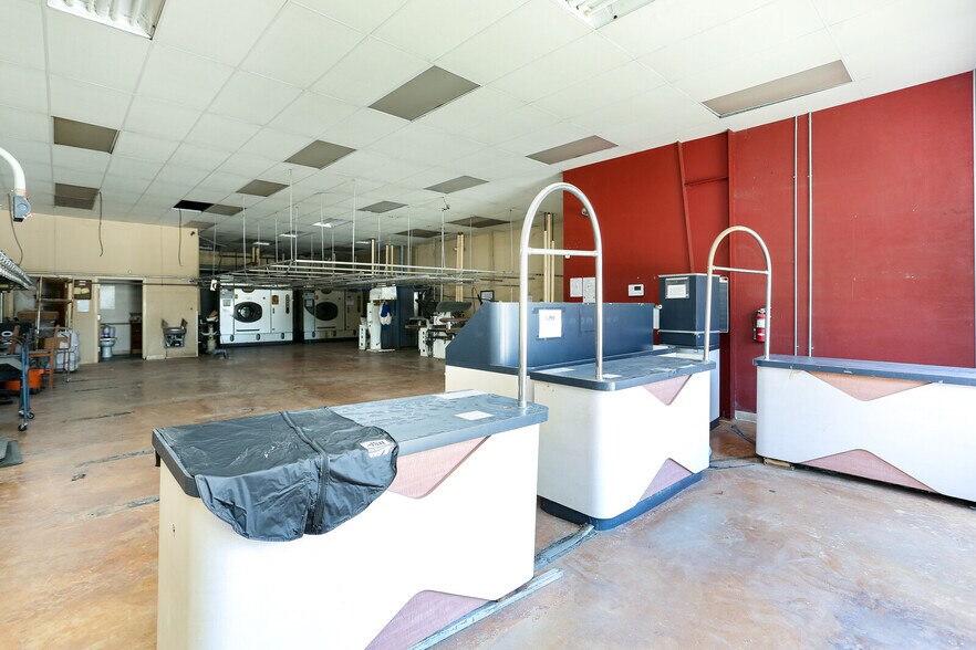 More Photos Of 9262 Culebra Rd, San Antonio Storefront Retail Office For Sale